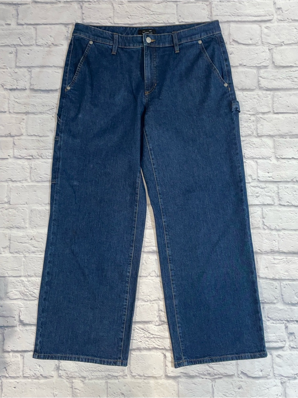 Banana Republic Straight Mid Rise Jeans. Wide Leg. Size 32